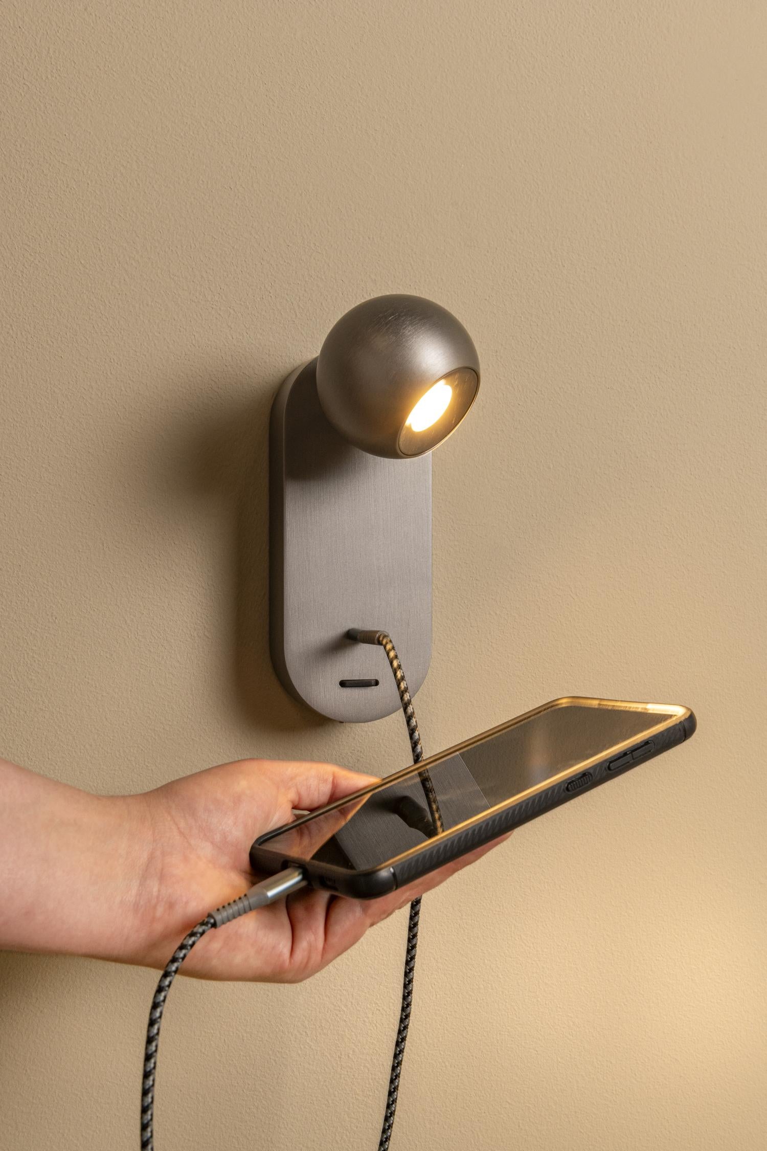 Lucide MONTANA - Wandlamp - LED - CCT - 1x6,3W 2700K/4000K - Met USB oplaadpunt - Grijs ijzer | Premium - KwaliteitWonen.nl