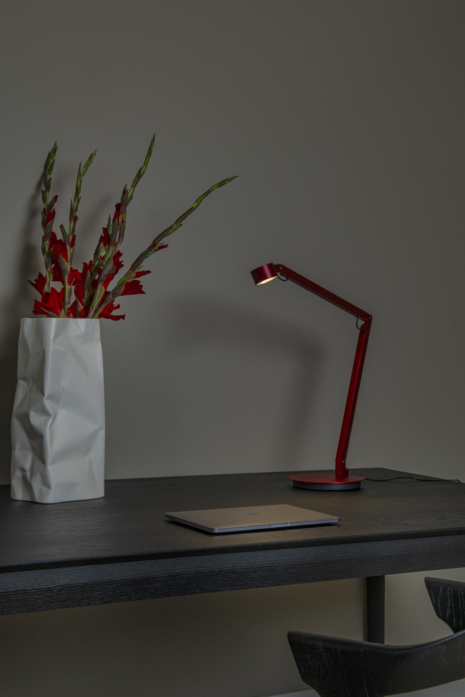 Lucide OGDEN - Bureaulamp - LED 3 StepDim - 1x7W 3000K - Rood | Premium - KwaliteitWonen.nl