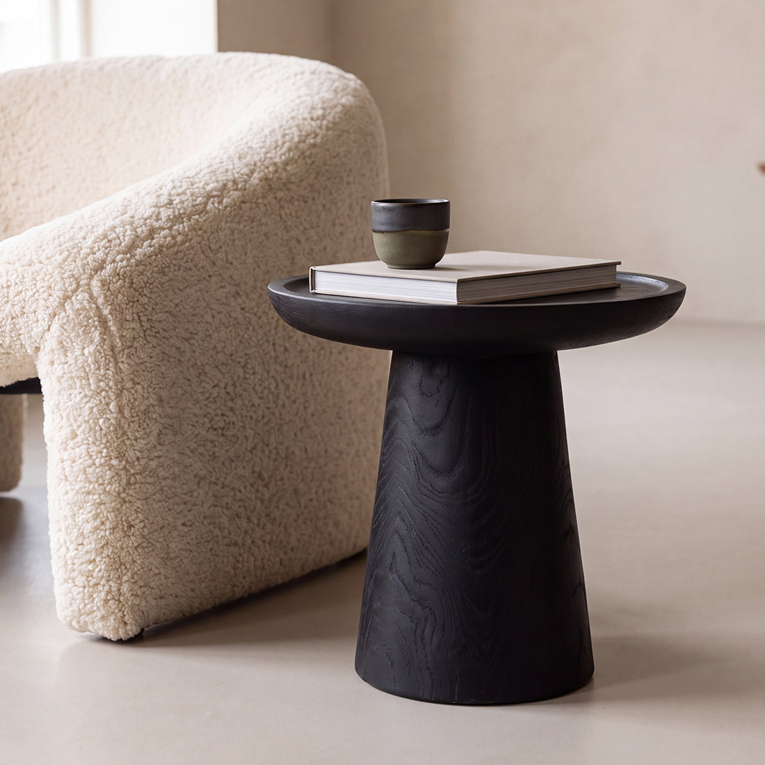 Raw Materials Bijzettafel Nero Dusk Rond 40cm Teakhout Zwart - KwaliteitWonen.nl