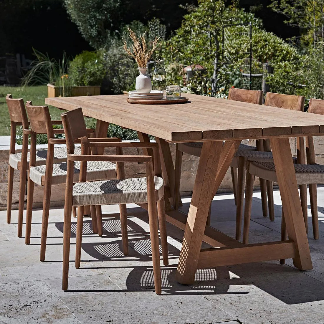 Raw Materials Freya Donker Teakhouten Tuinstoel Met Armleuning - Naturel (Set Van 2) - KwaliteitWonen.nl