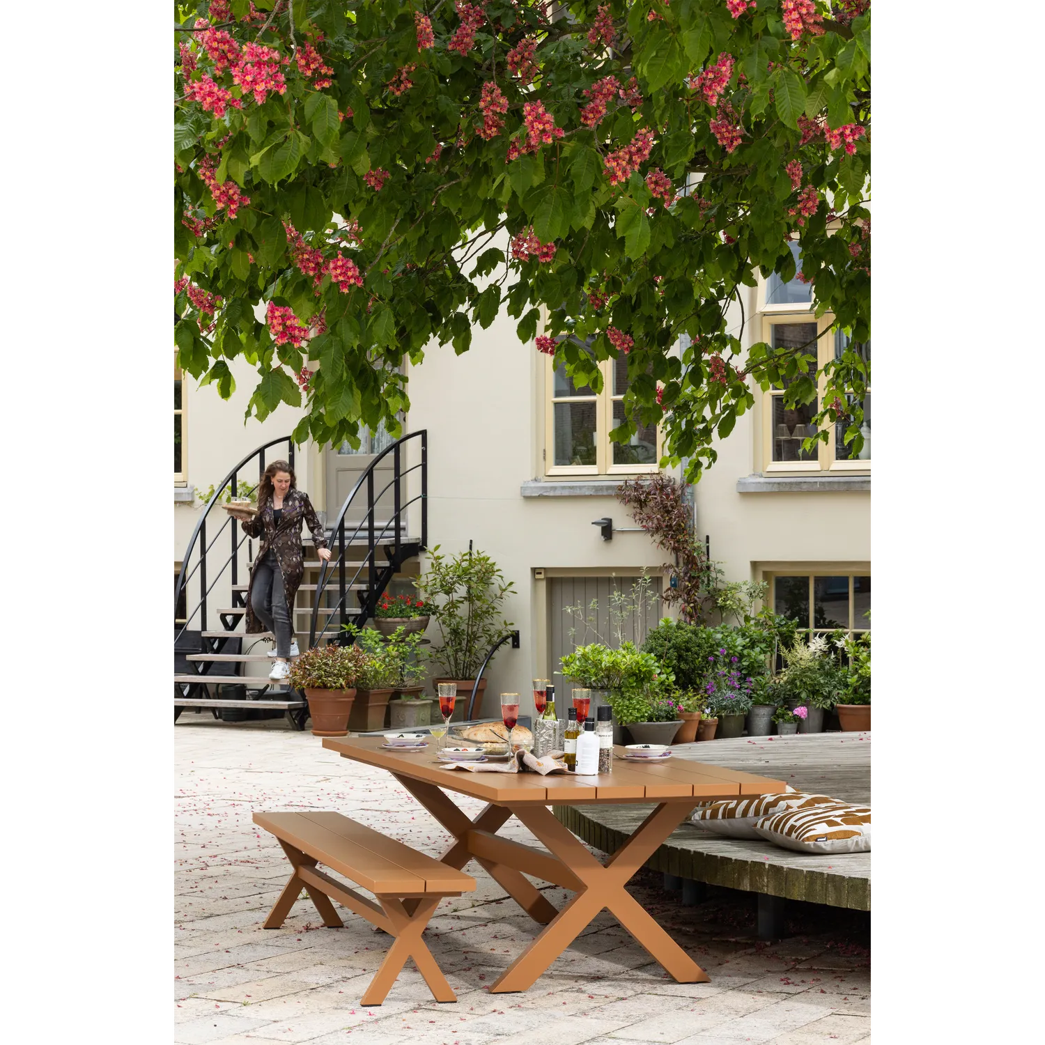 Woood Delta Picknick Tuintafel Aluminium Terra 220x100cm - KwaliteitWonen.nl