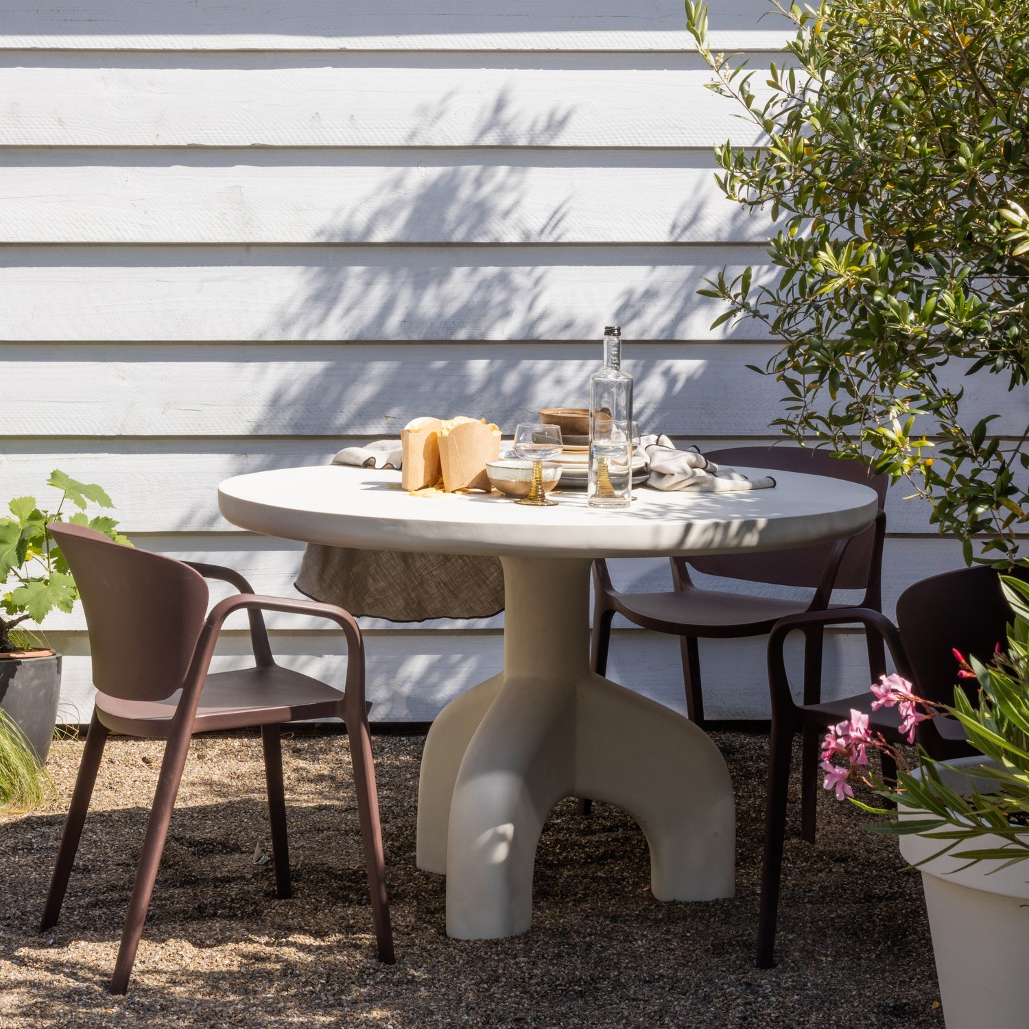 Woood Luno Tuintafel Rond O120 Cm Vezelversterkte Polymeer Naturel - KwaliteitWonen.nl