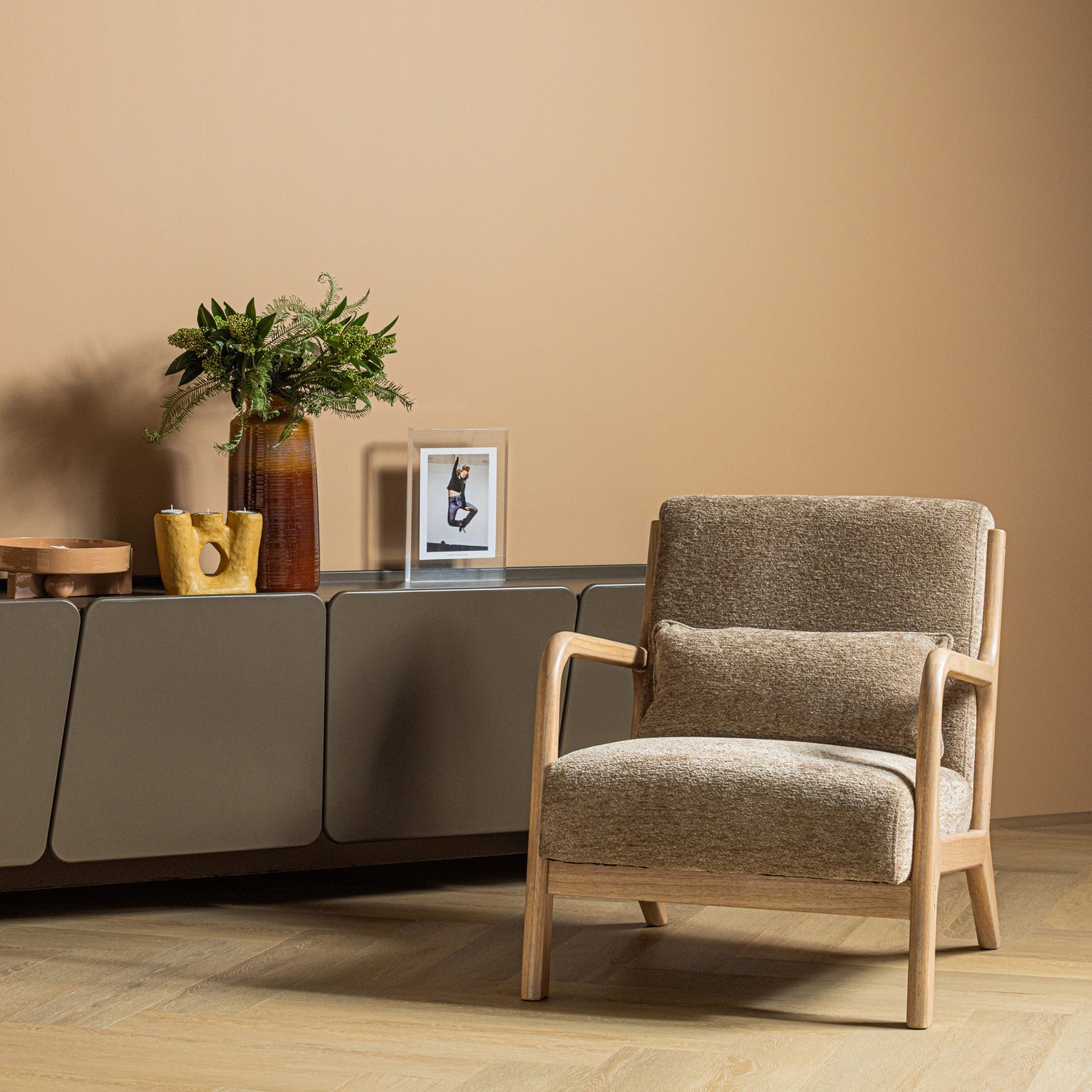 Woood Mark Fauteuil Chenille Zand-Kwaliteitwonen.nl