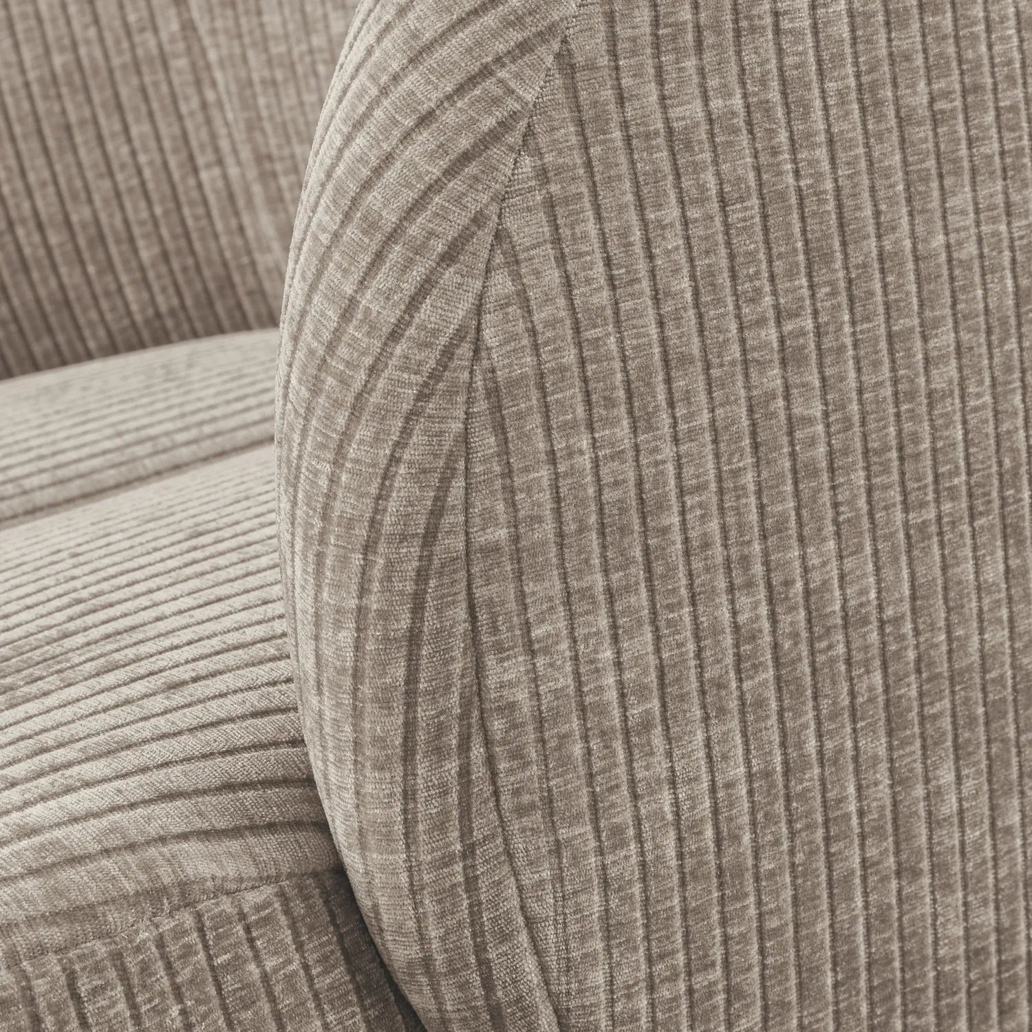 Woood Mojo Draaifauteuil Ribstof Donkerzand - KwaliteitWonen.nl