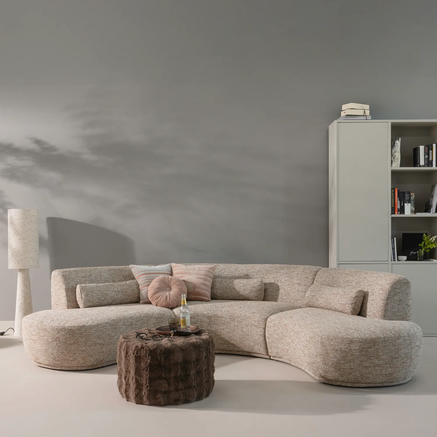 Woood Olven Poef Laag Fluffy Stof Bruin - KwaliteitWonen.nl