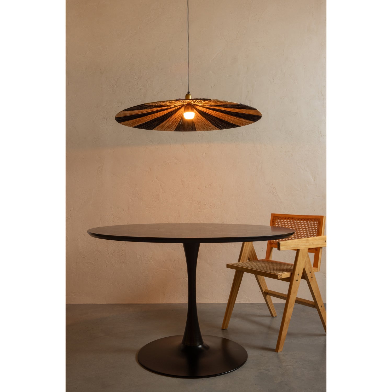 Woood Sammy Eettafel Trompetvoet Rond 120cm MDF Zwart - KwaliteitWonen.nl