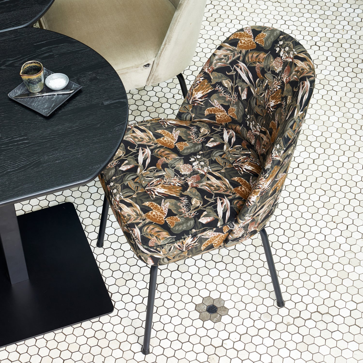 Woood Vogue Eetkamerstoel Velvet Bouquet Zwart - KwaliteitWonen.nl