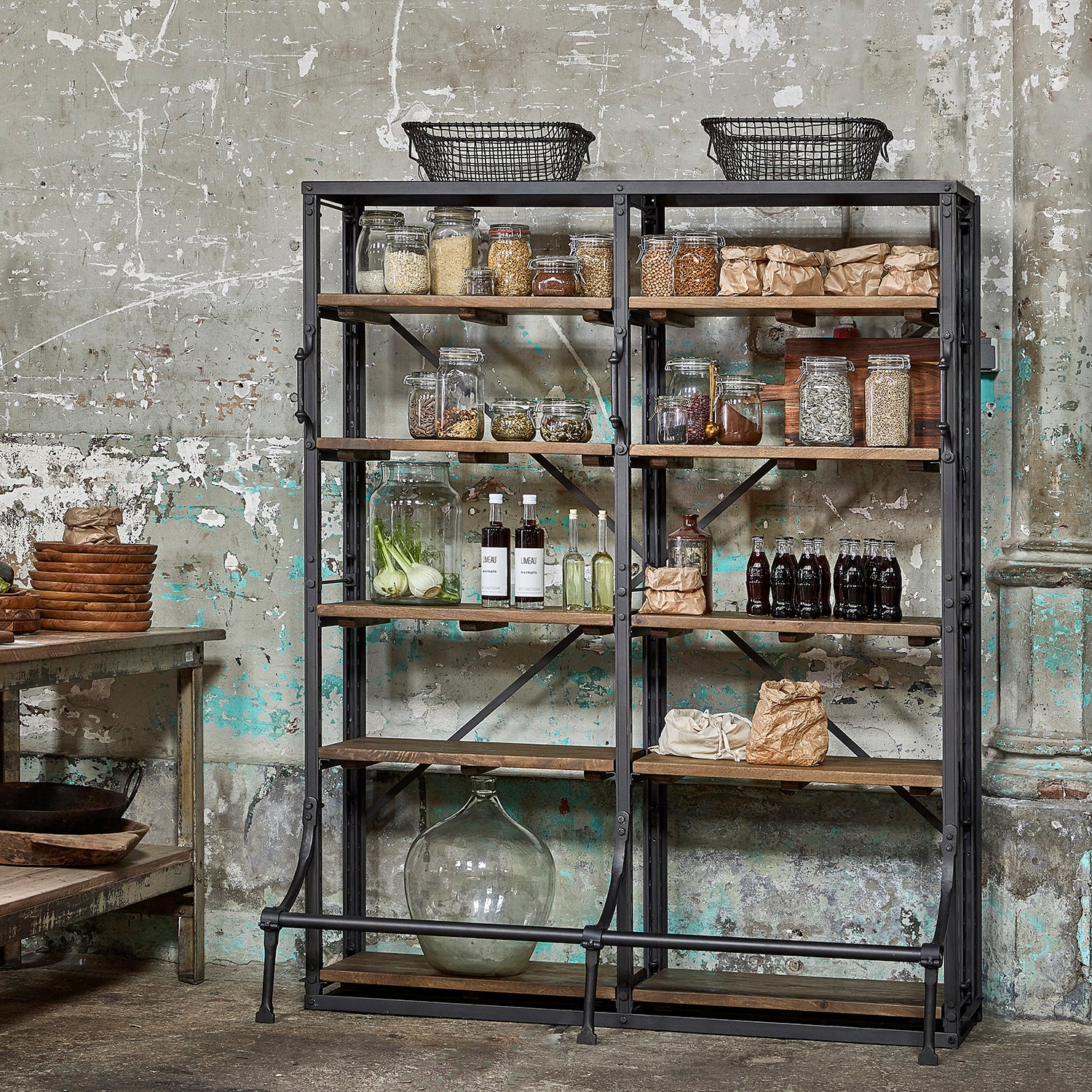 Raw Materials Boekenkast Europa