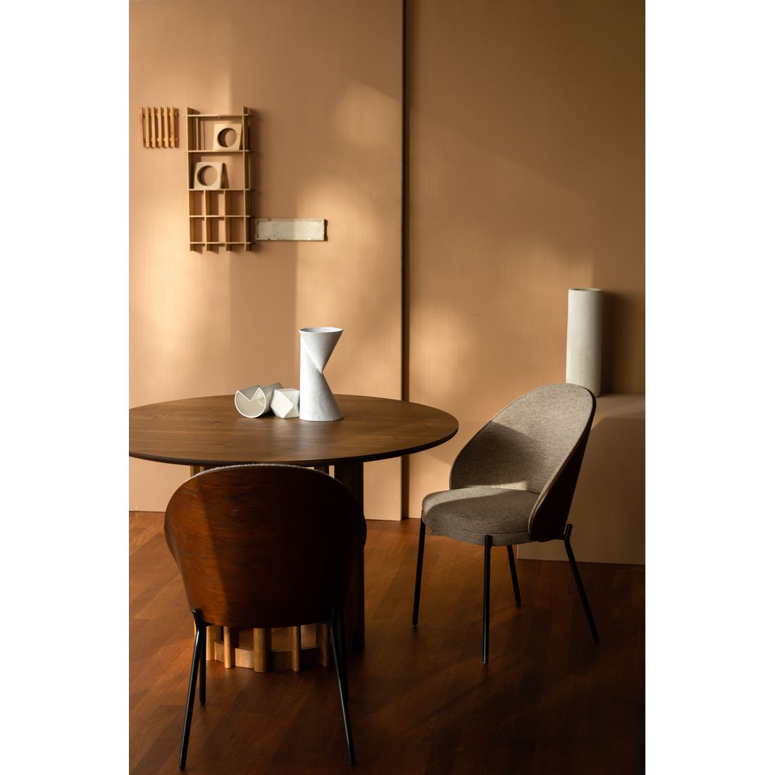 Dutchbone Eettafel Barlet Rond 120cm Walnoot - KwaliteitWonen.nl