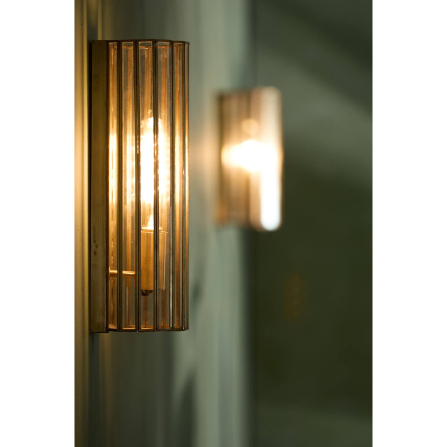 Light & Living Wandlamp STRØBY antiek brons + glas 13x13x41cm - KwaliteitWonen.nl