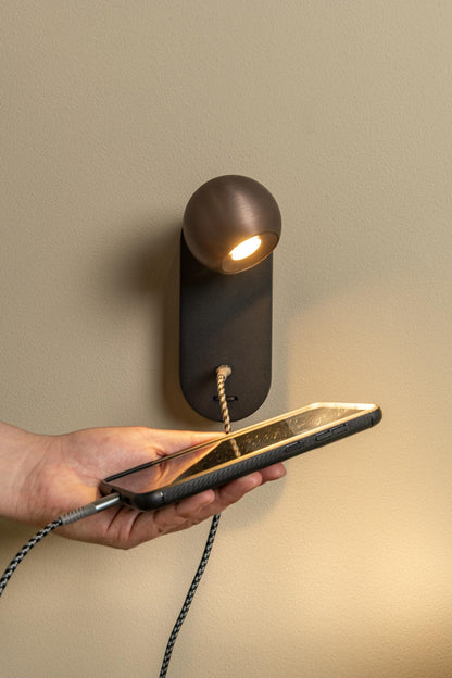 Lucide MONTANA - Wandlamp - LED - CCT - 1x6,3W 2700K/4000K - Met USB oplaadpunt - Koffie | Premium - KwaliteitWonen.nl
