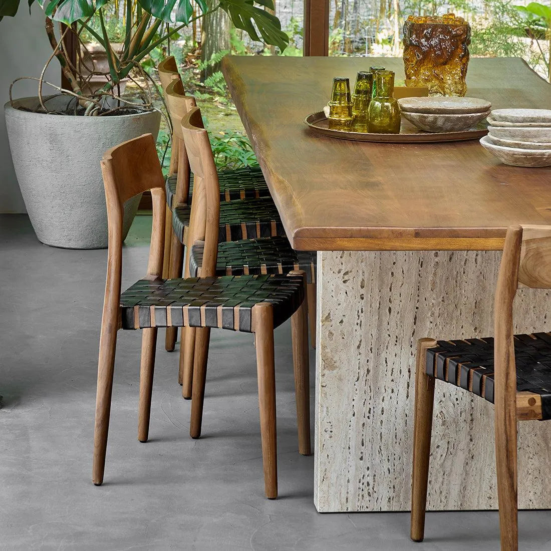 Raw Materials Freya Teak Eetkamerstoel Met Leer - Zwart (Set Van 2) - KwaliteitWonen.nl