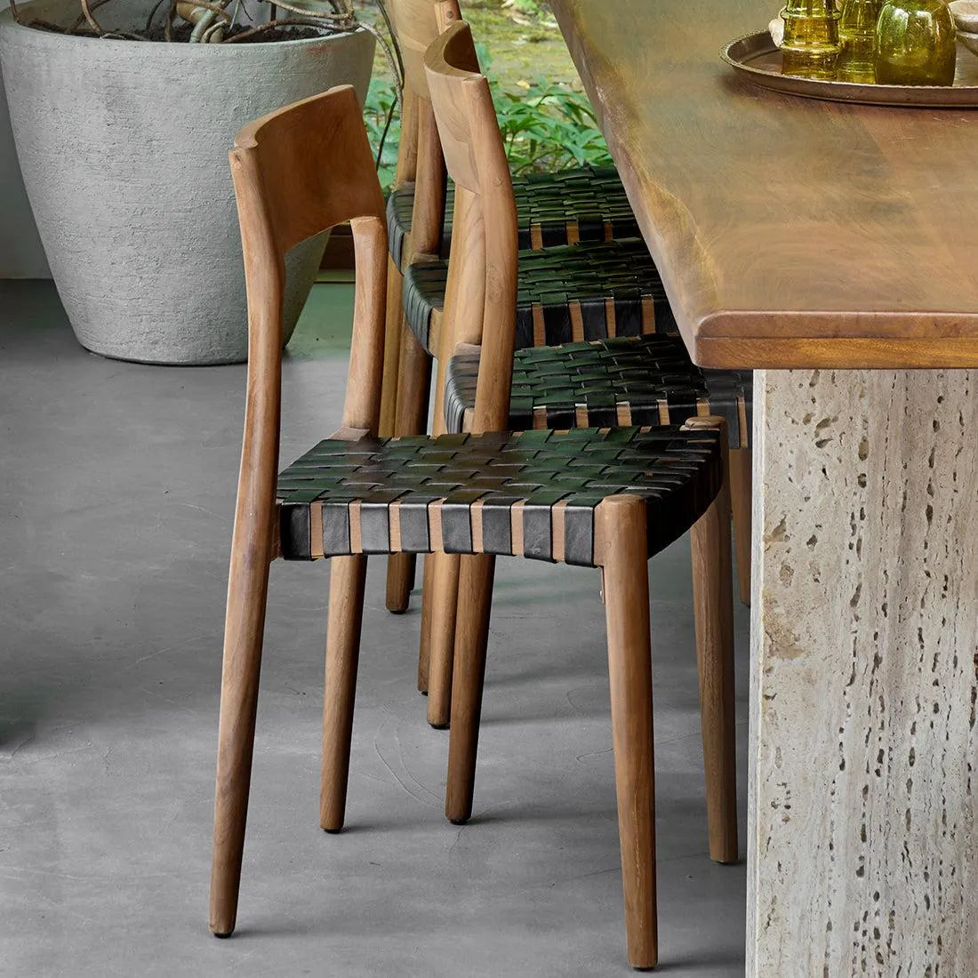 Raw Materials Freya Teak Eetkamerstoel Met Leer - Zwart (Set Van 2) - KwaliteitWonen.nl