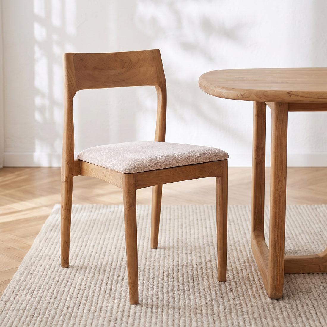 Raw Materials Freya Teak Houten Eetkamerstoel Crème - KwaliteitWonen.nl