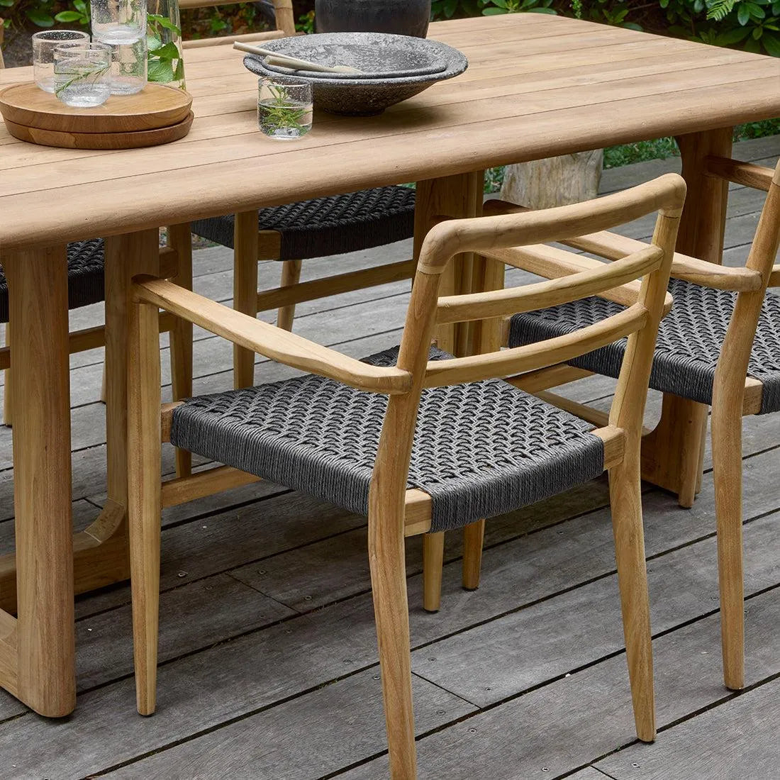 Raw Materials Verano Teak Tuinstoel Met Armleuning - Zwart (Set Van 2) - KwaliteitWonen.nl