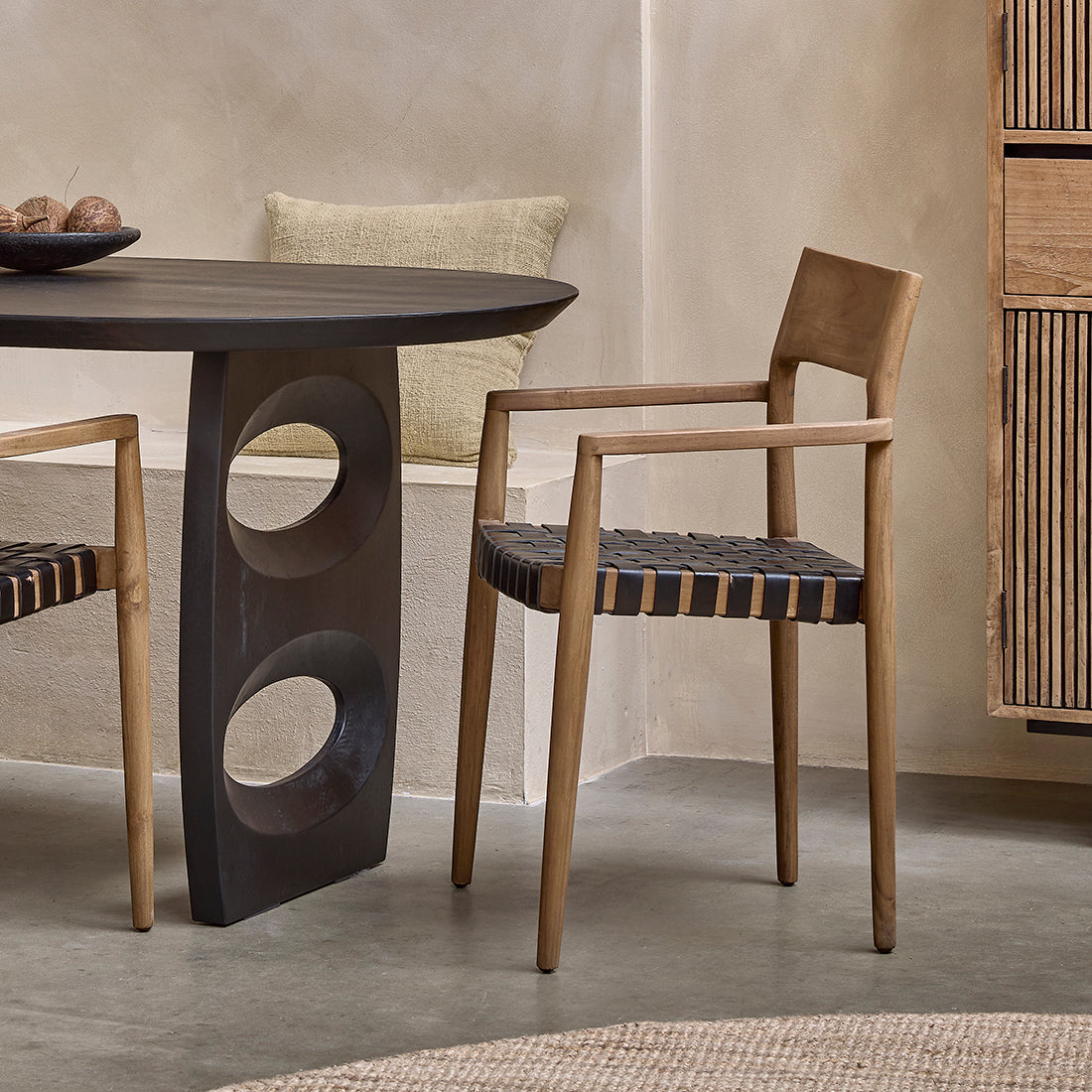 Raw Materials Freya Teak Eetkamerstoel Met Armleuning - Zwart (Set Van 2)