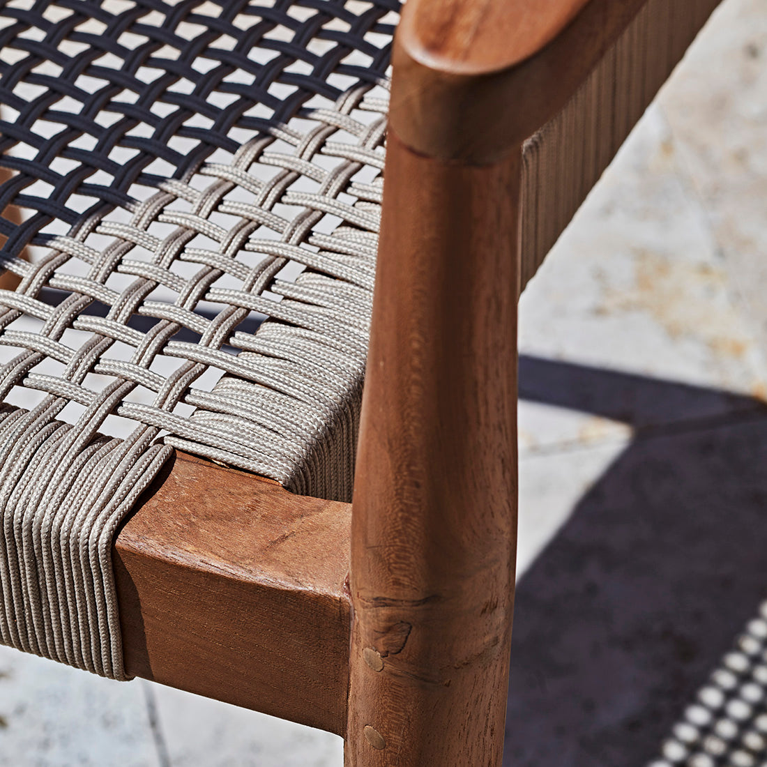 Raw Materials Freya Donker Teakhouten Tuinstoel Met Armleuning - Naturel (Set Van 2)