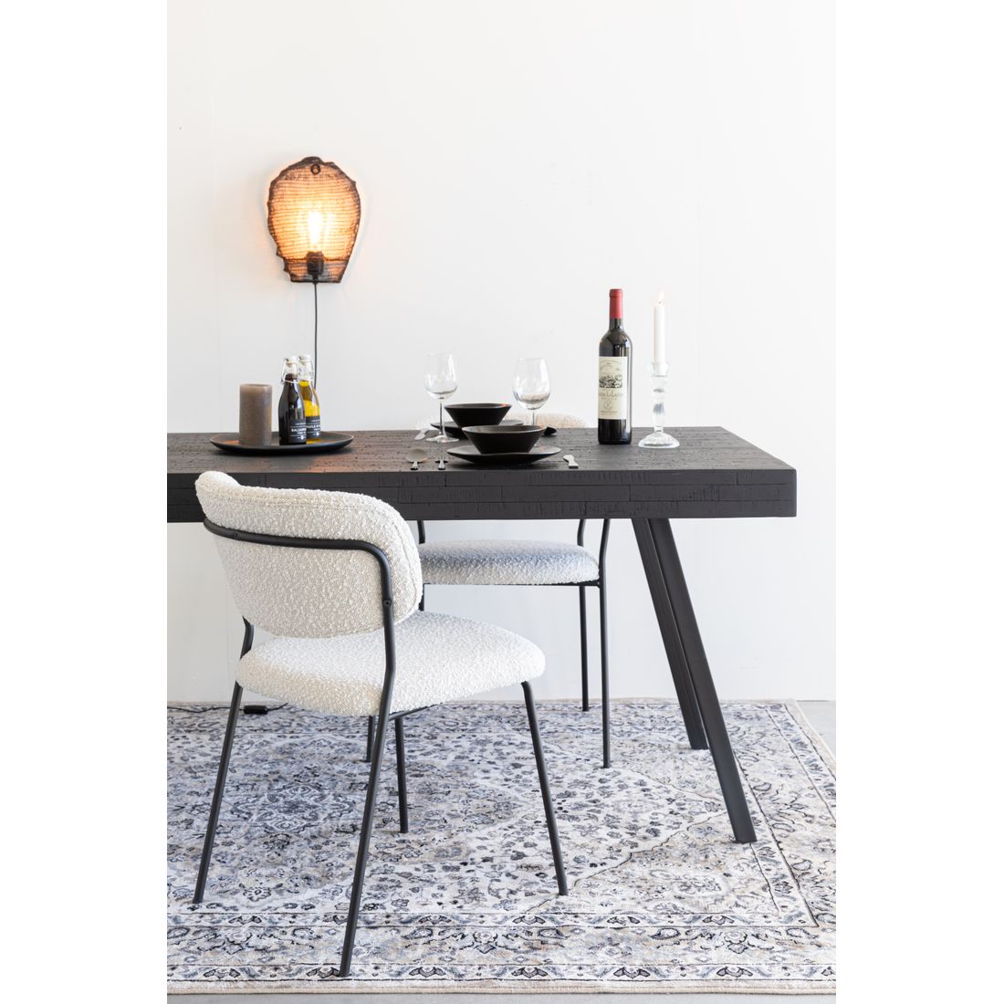 White Label Living Eetkamerstoel Jolien Zwart / Wit Bouclé - KwaliteitWonen.nl