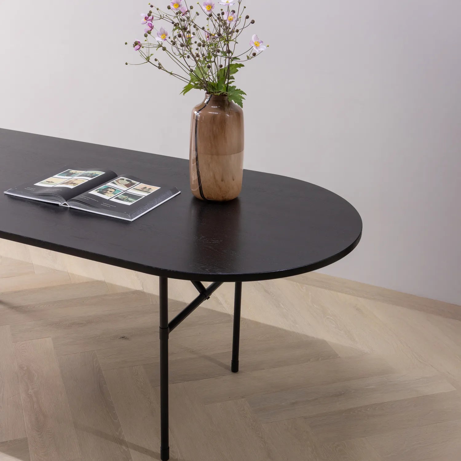 Woood Arthur Eettafel Ovaal H Poot Eiken Zwart [Fsc] - KwaliteitWonen.nl