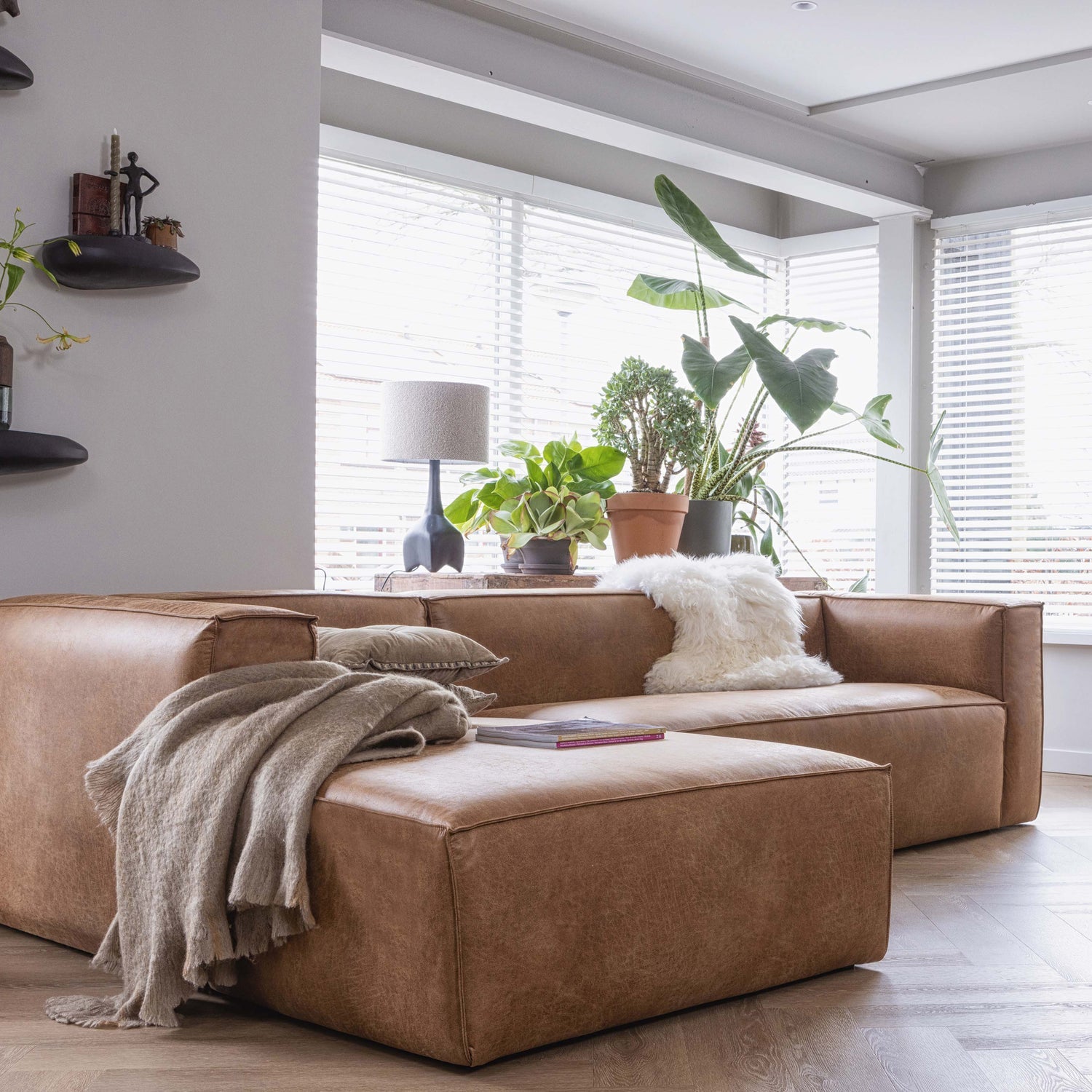 Woood Bean Hoekbank 3-zits Bank + Chaise Longue Rechts Ecoleer Cognac - KwaliteitWonen.nl