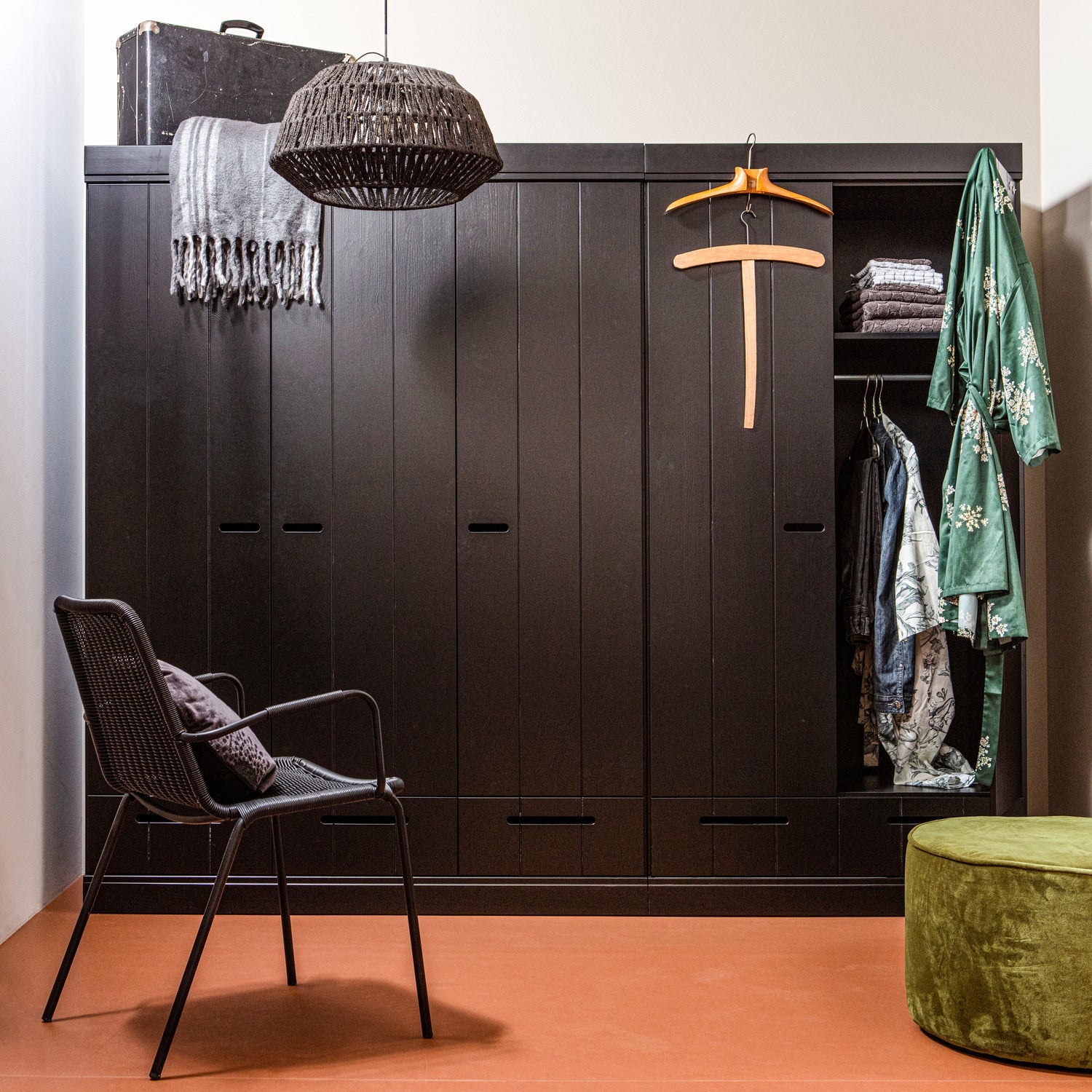 Woood Connect Kledingkast 3 Deurs + Lade Zwart [Fsc] - KwaliteitWonen.nl