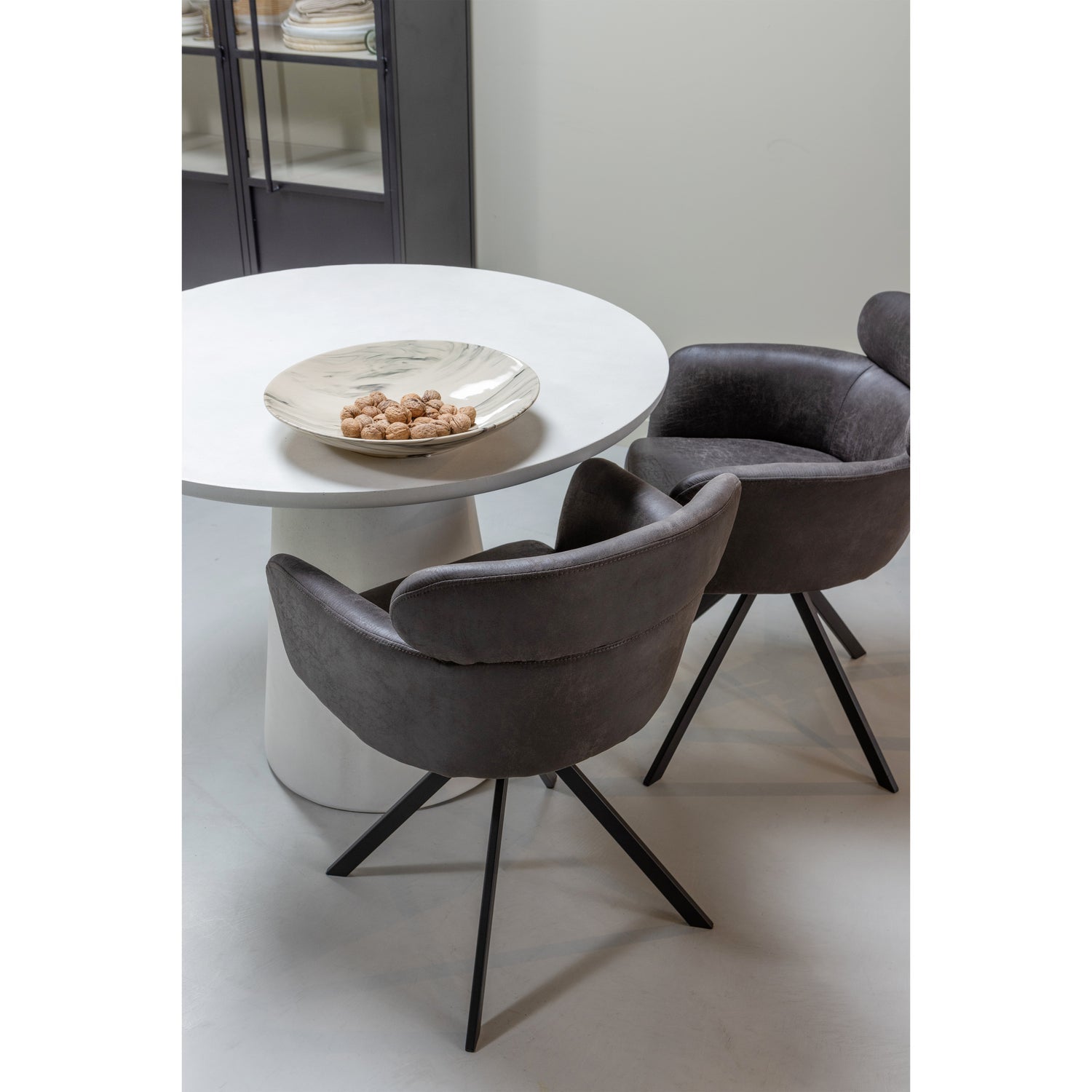 Woood Damon Eettafel Rond 100cm Betonlook Wit - KwaliteitWonen.nl