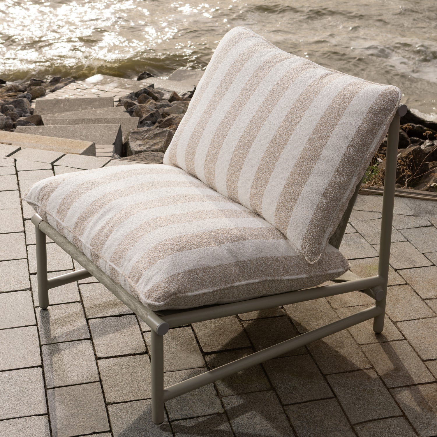 Woood Elvo Tuin Loungestoel Aluminium Streep Wit/Zand - KwaliteitWonen.nl