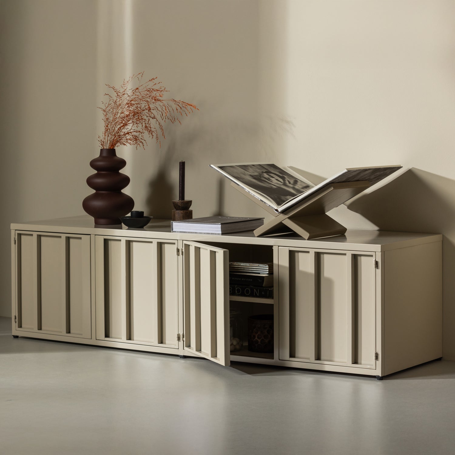 Woood Level Dressoir TV Meubel Metaal Zand 44x160cm - KwaliteitWonen.nl