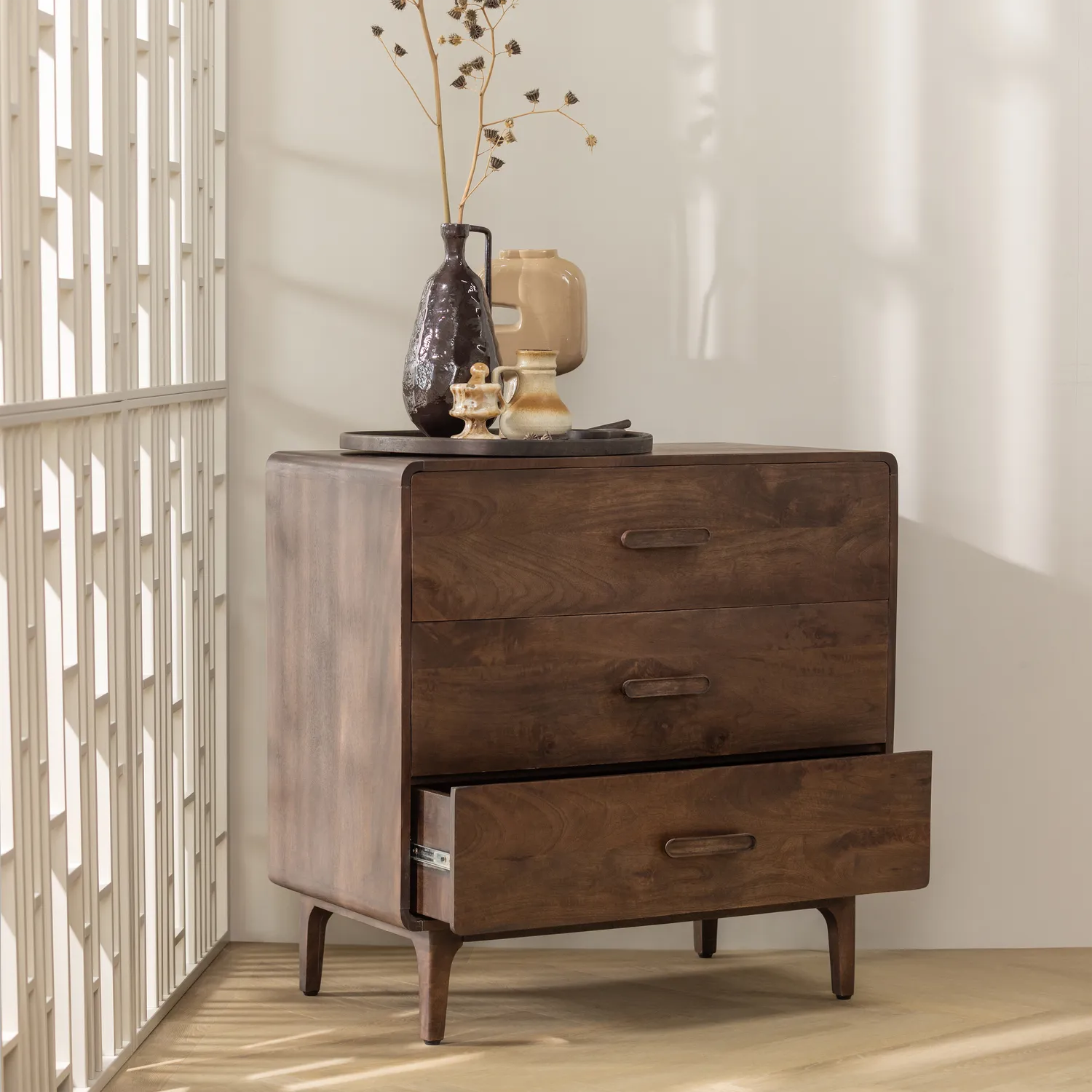 Woood Liya Dressoir Ladekast Mangohout Donkerbruin - KwaliteitWonen.nl