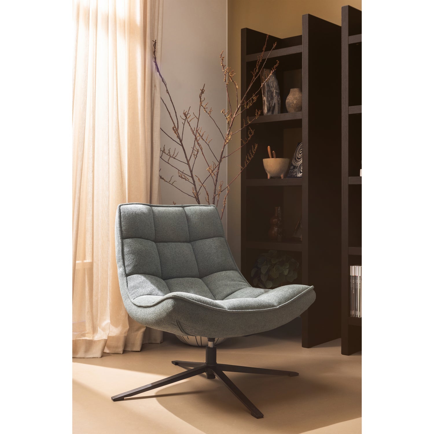 Woood Maudi Draaifauteuil Blauw - KwaliteitWonen.nl