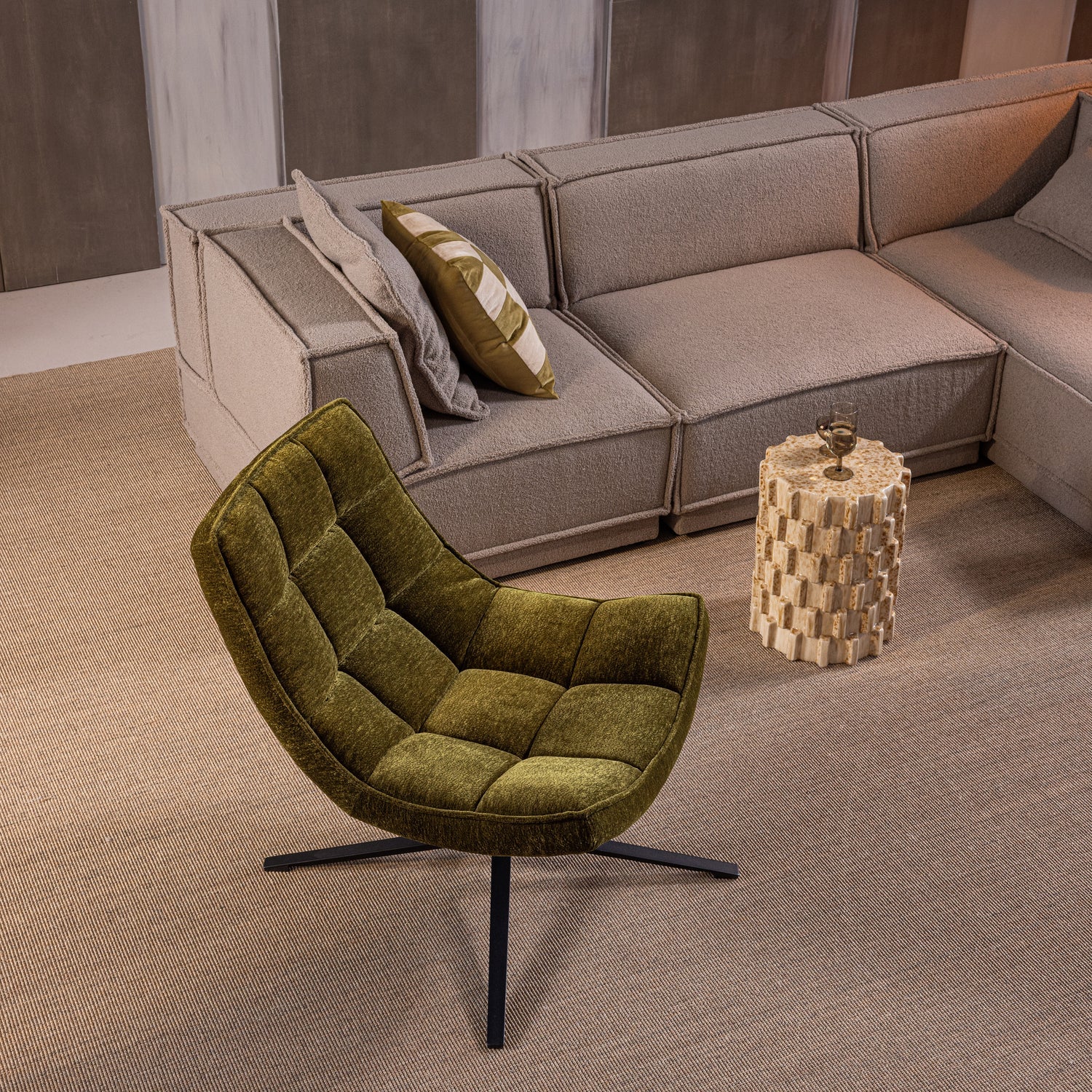 Woood Maudi Draaifauteuil Chenille Structuur Groen - KwaliteitWonen.nl