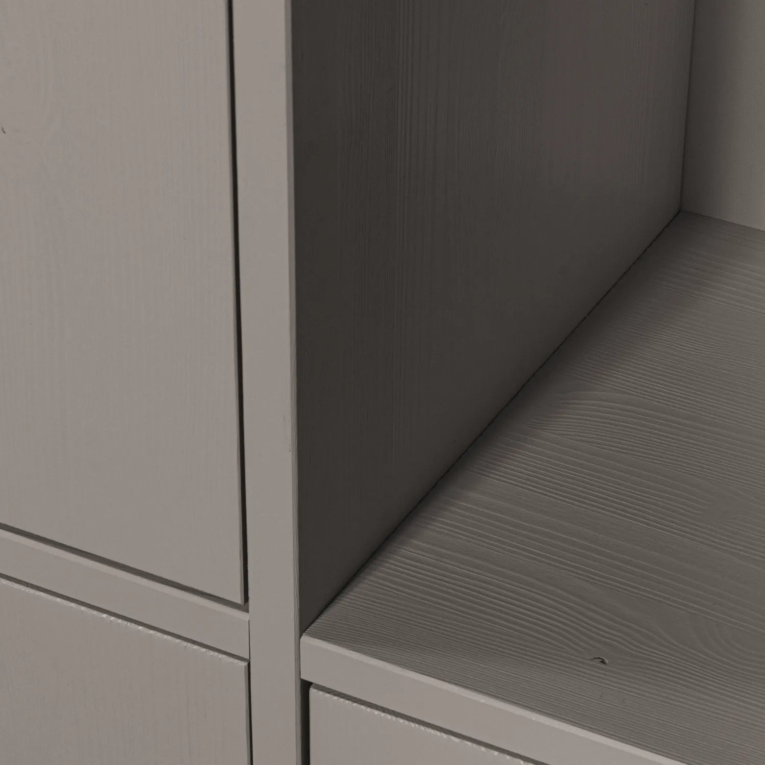 Woood Merel Wandkast Grenen Warmgrijs [Fsc] - KwaliteitWonen.nl