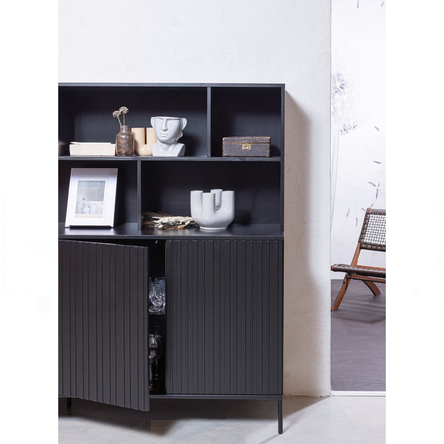 Woood New Gravure Wandkast Grenen Zwart [Fsc] - KwaliteitWonen.nl