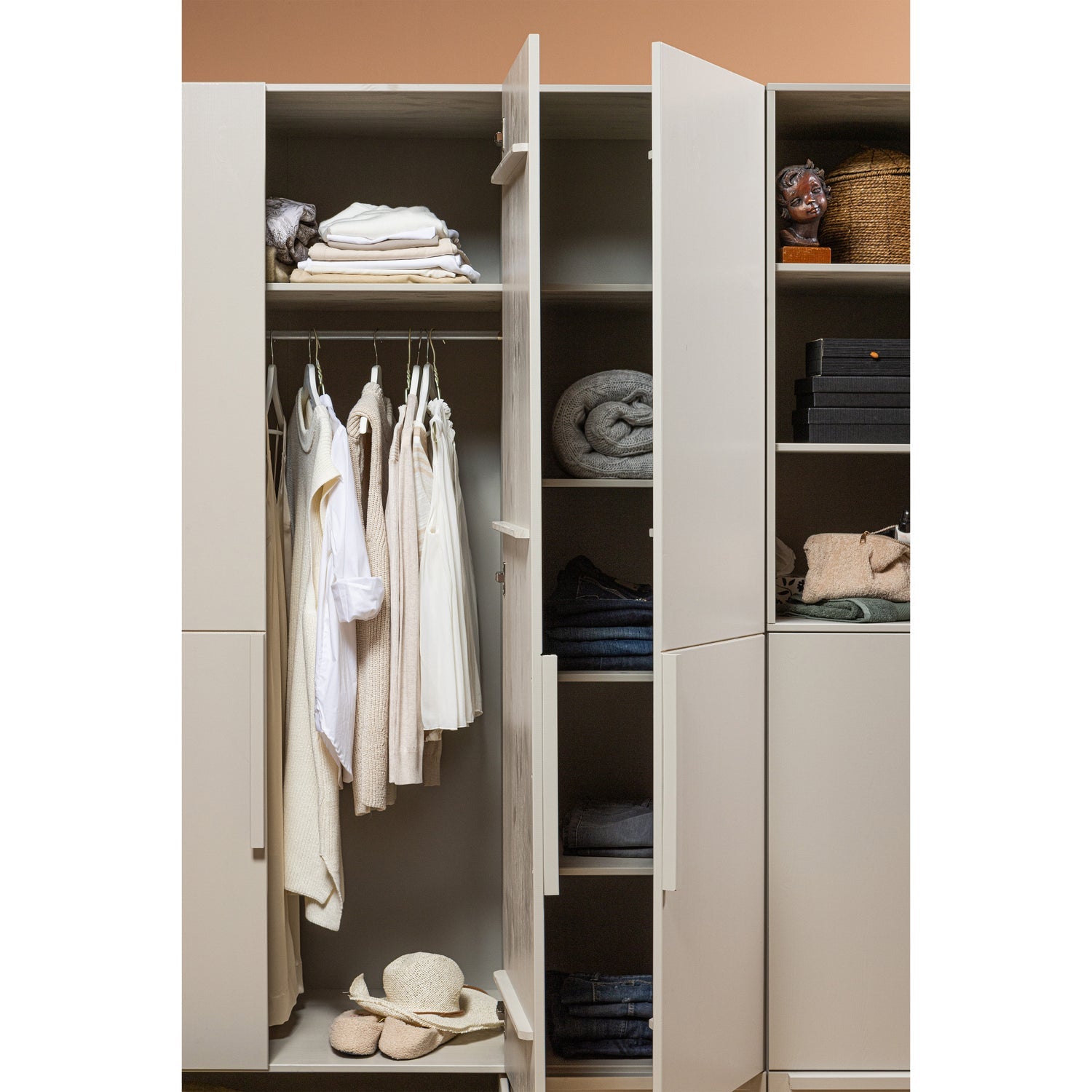 Woood Pure Kledingkast 3 Deurs Splitdeur Grenen Dust [Fsc] - KwaliteitWonen.nl