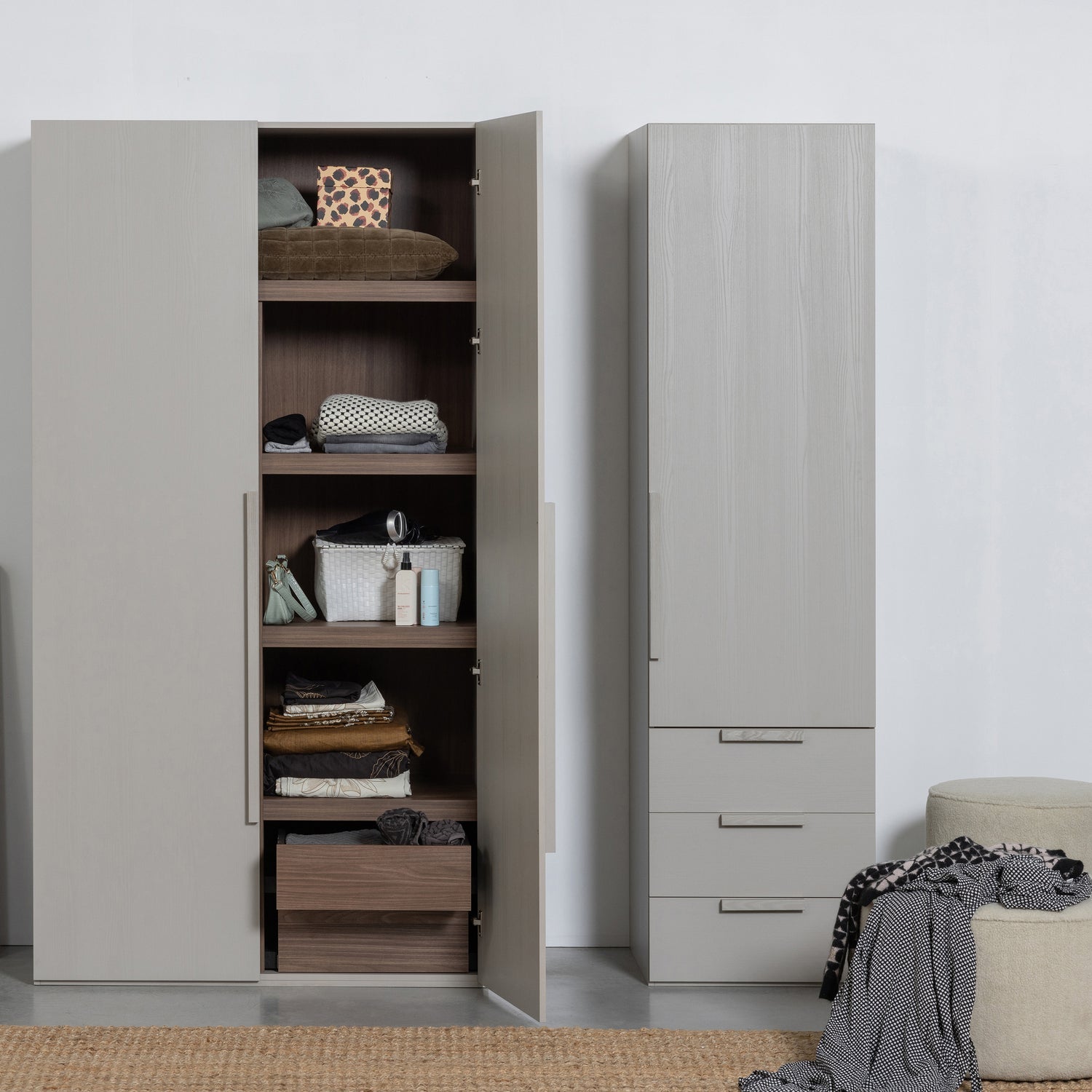 Woood Rens Kledingkast 2 Deurs Greep Lang Noten Pebble Grey [Fsc] - KwaliteitWonen.nl
