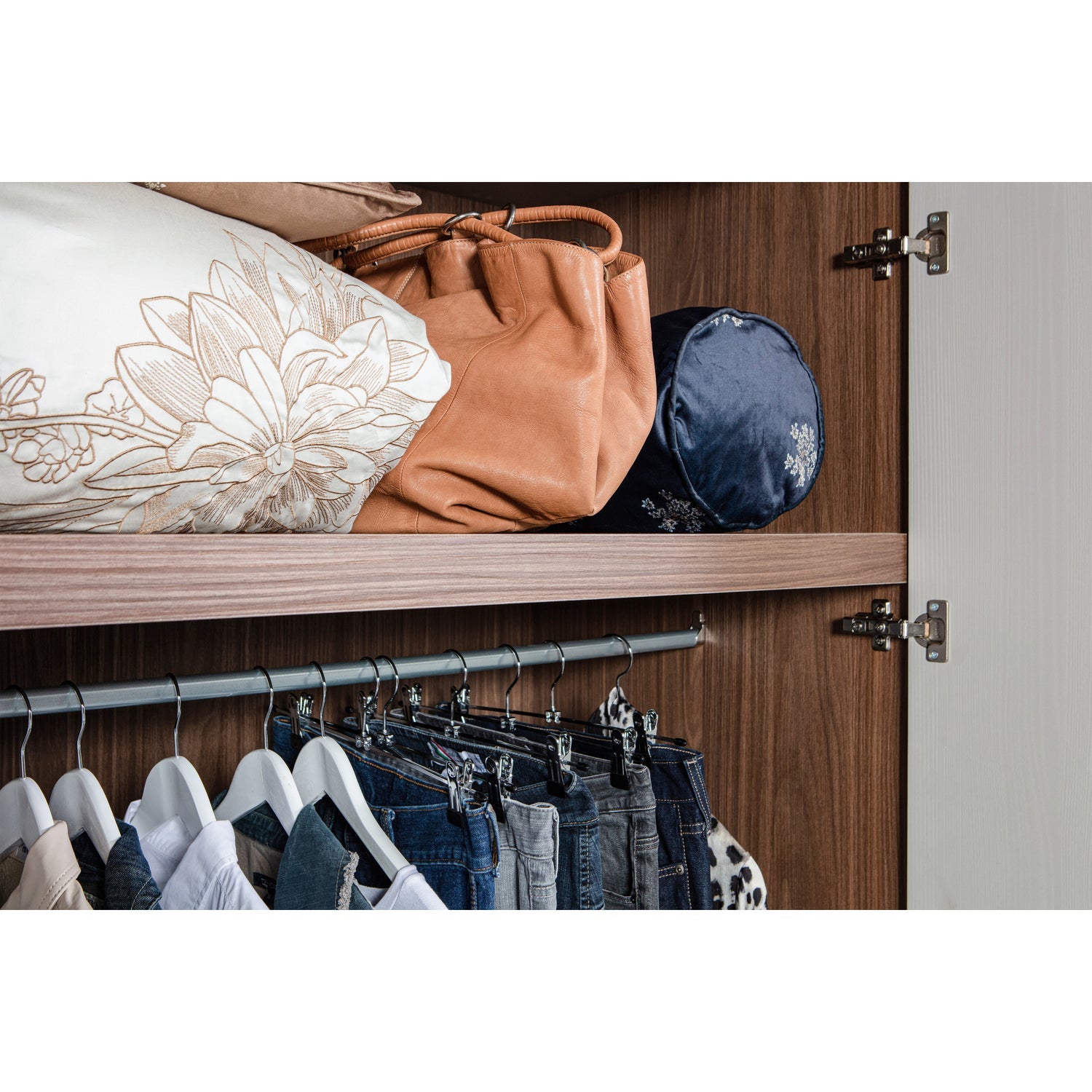 Woood Rens Kledingkast 3 Deurs Greep Lang Noten Pebble Grey [Fsc] - KwaliteitWonen.nl