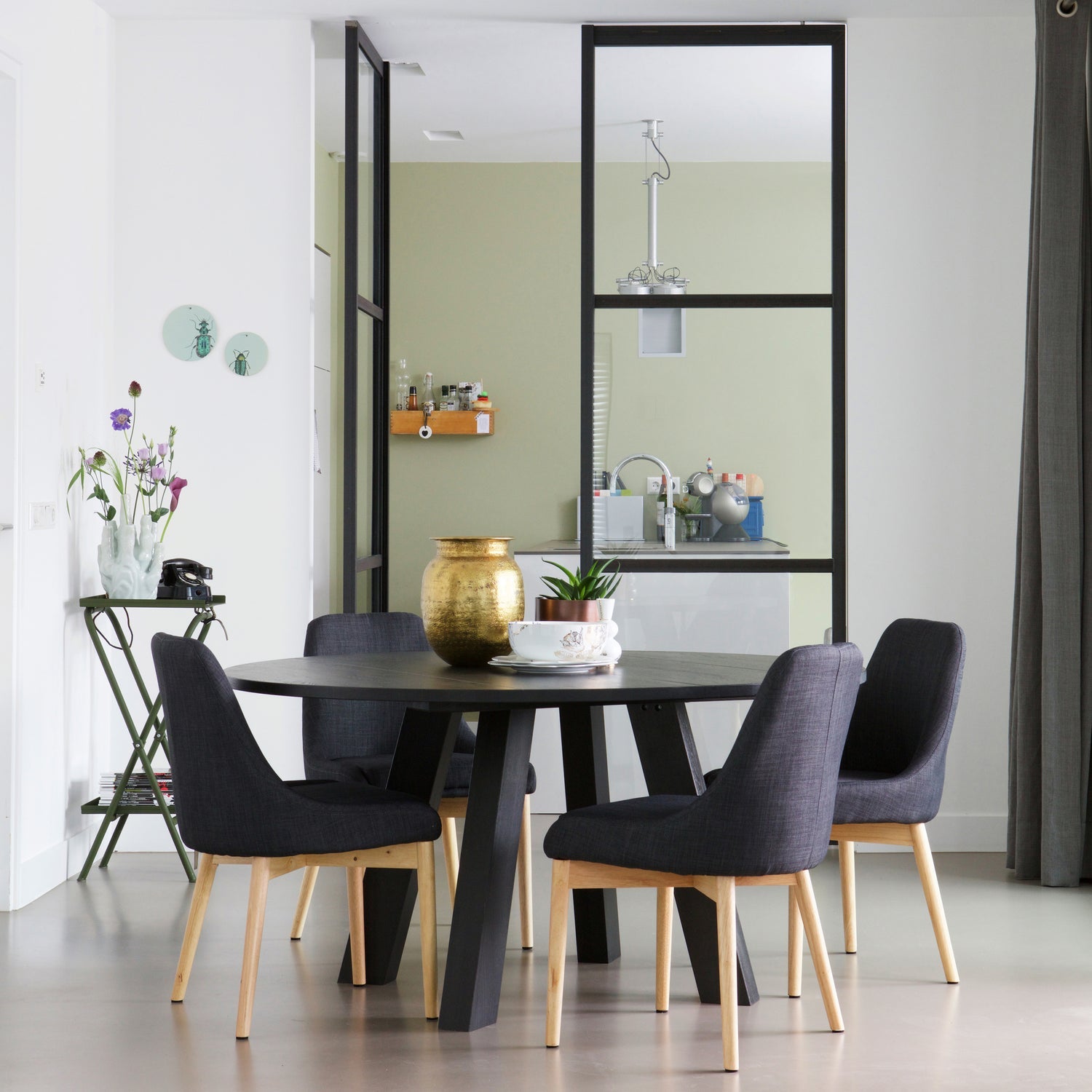 Woood Rhonda XL Eettafel Rond 150cm Eiken Blacknight [Fsc] - KwaliteitWonen.nl