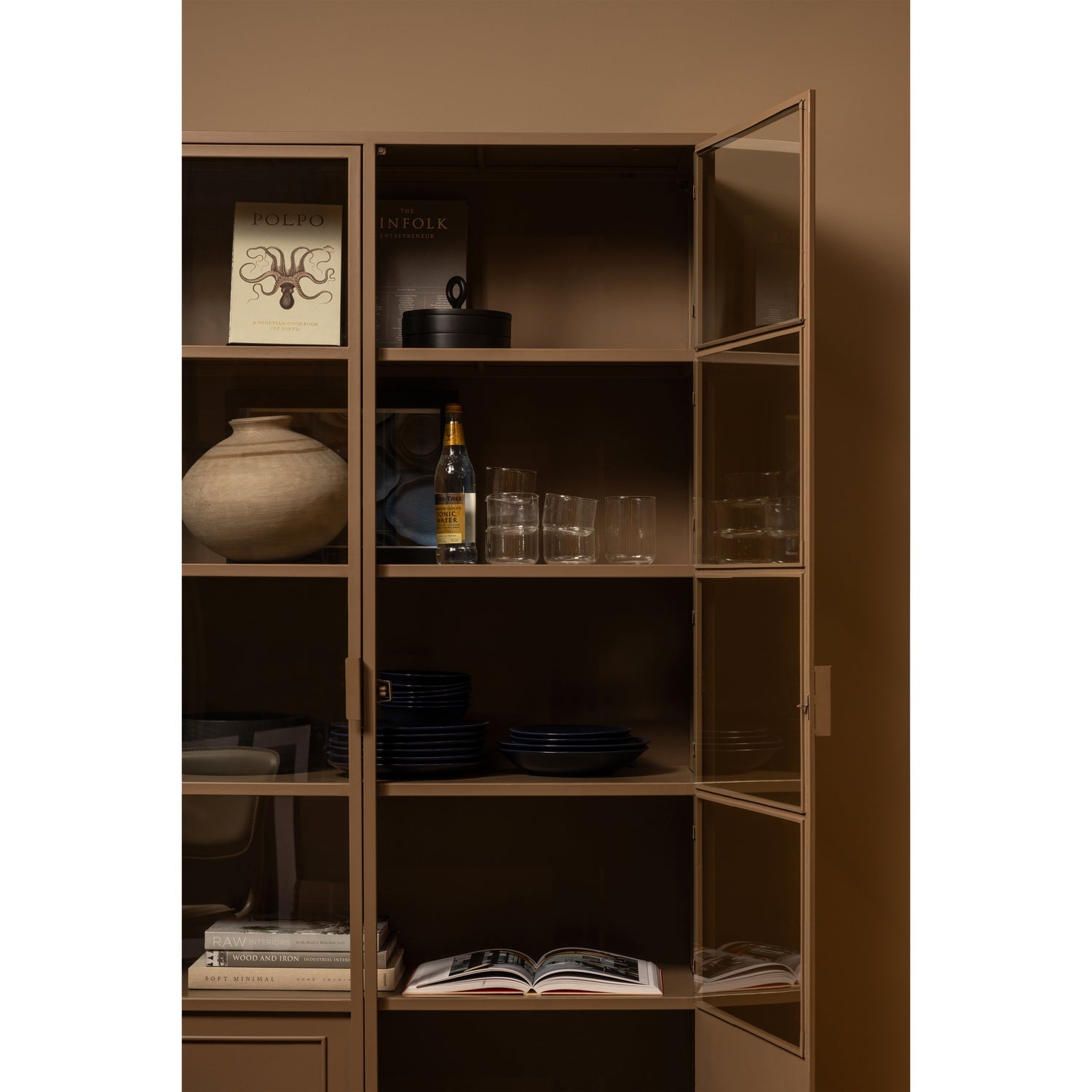 Woood Ronja Vitrinekast XL Metaal Military Brown - KwaliteitWonen.nl
