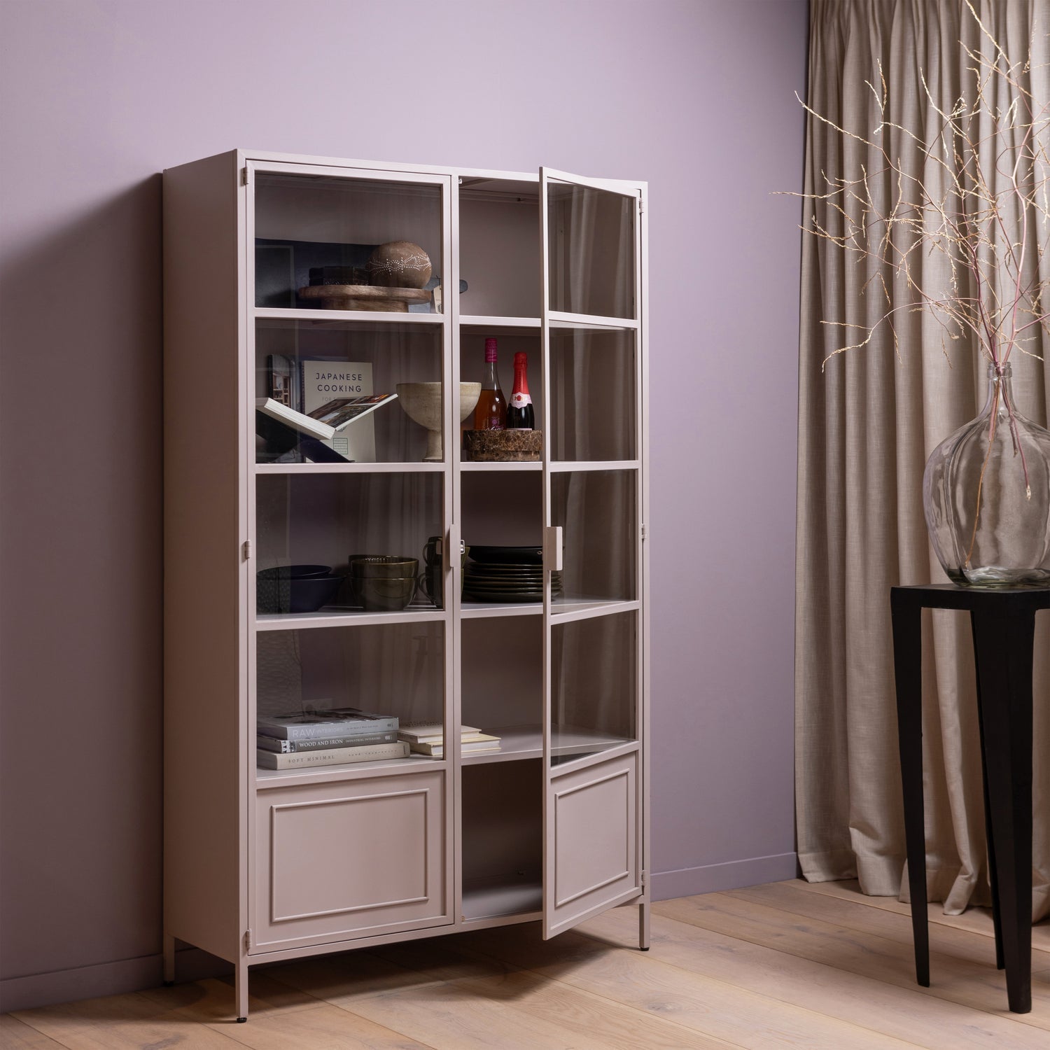 Woood Ronja Vitrinekast XL Metaal Soft Pink - KwaliteitWonen.nl