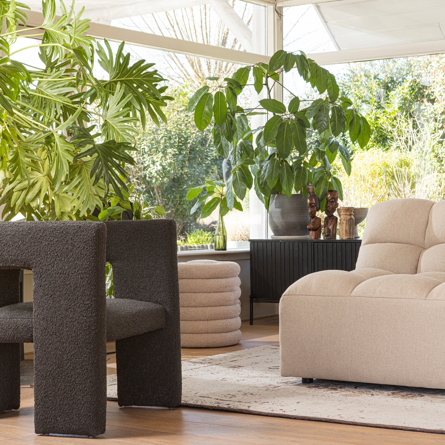 Woood Tiwa Fauteuil Boucle Donkergrijs - KwaliteitWonen.nl