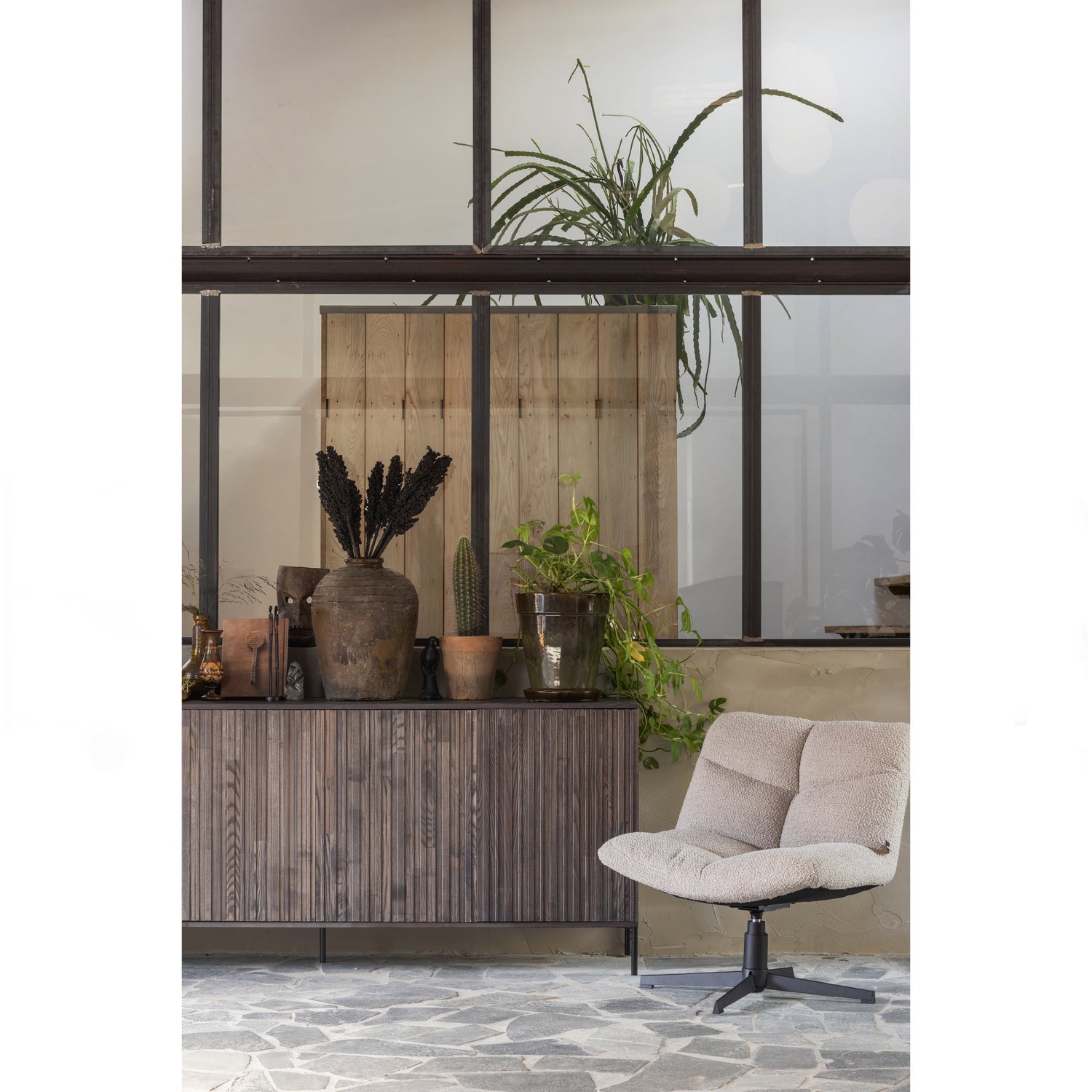 Woood Vinny Draaifauteuil Boucle Zand - KwaliteitWonen.nl